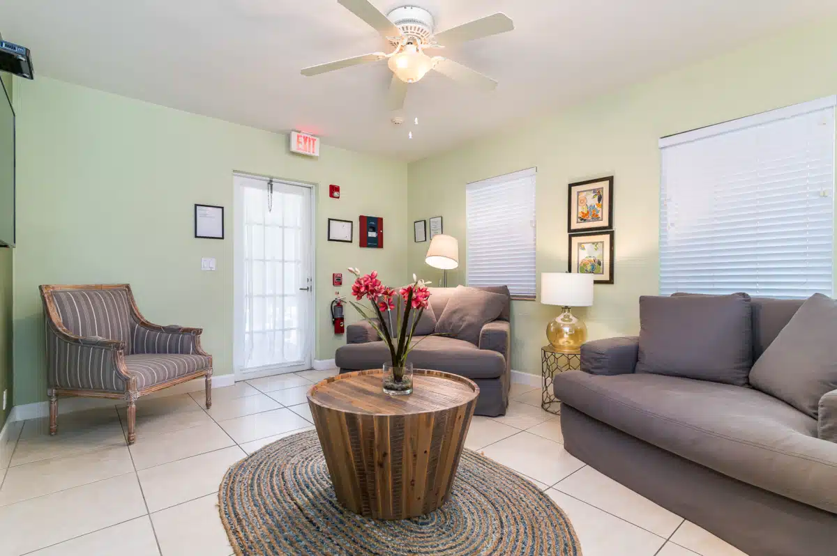 Seaside Palm Beach - Thumbnail 6